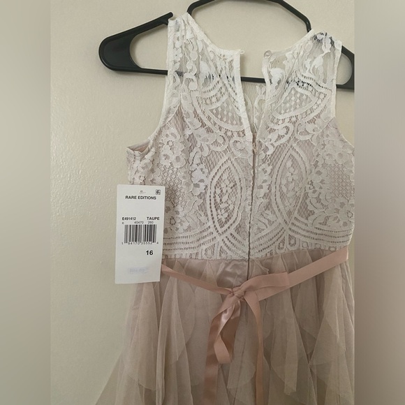 RARE EDITIONS - SLEEVELESS CREAM CASCADE DRESS - Picture 3 of 7